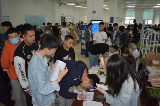 举办迎“世界读书日”校园读书节活动（校园网新闻）608.png